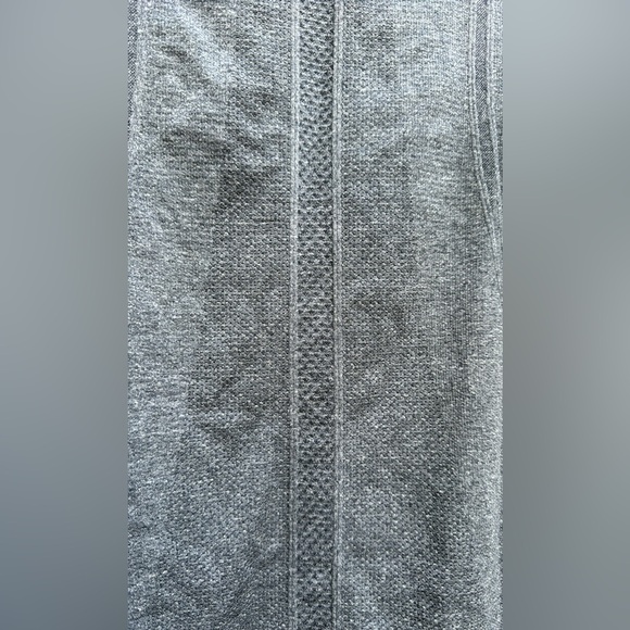 Lululemon Swiftly Tech Long-Sleeve Shirt Gray with Thumb Keyhole - Size 8 - Picture 14 of 14